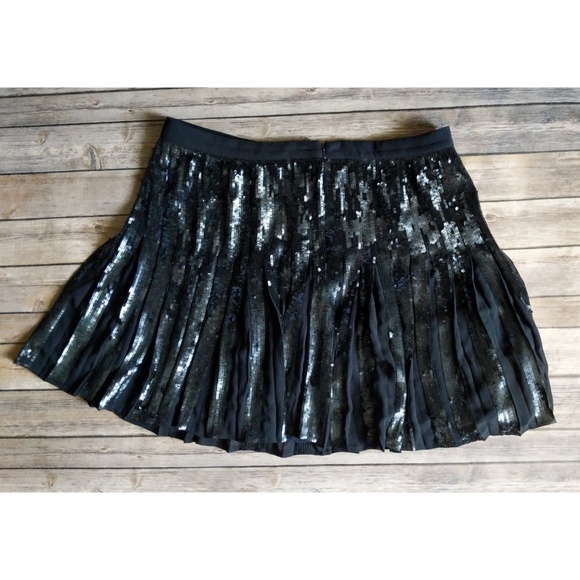 Banana Republic Dresses & Skirts - Banana Republic sequin skirt
